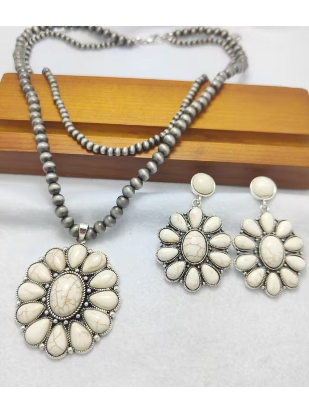 NWT Western Blossom Squash Ivory Faux Turquoise Burnished Steel Color Beads - Picture 2 of 4